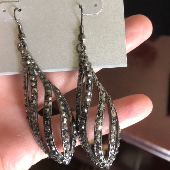 Blinged Out 3D wavy dangle earrings - Picture 3 of 4